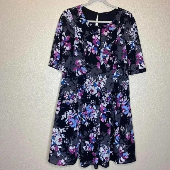 *SALE* Torrid floral Dress size 10 - Picture 1 of 3